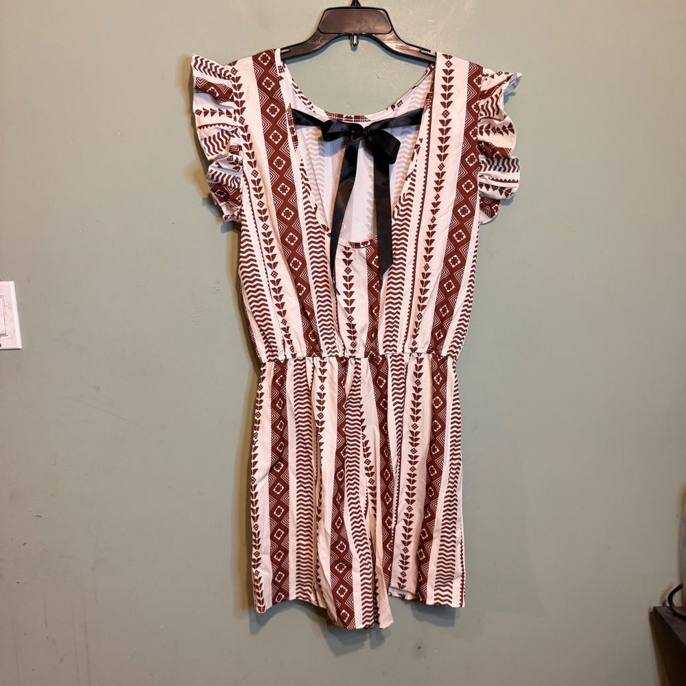NWOT Brown White Geometric Print Ruffle Sleeve Romper Large